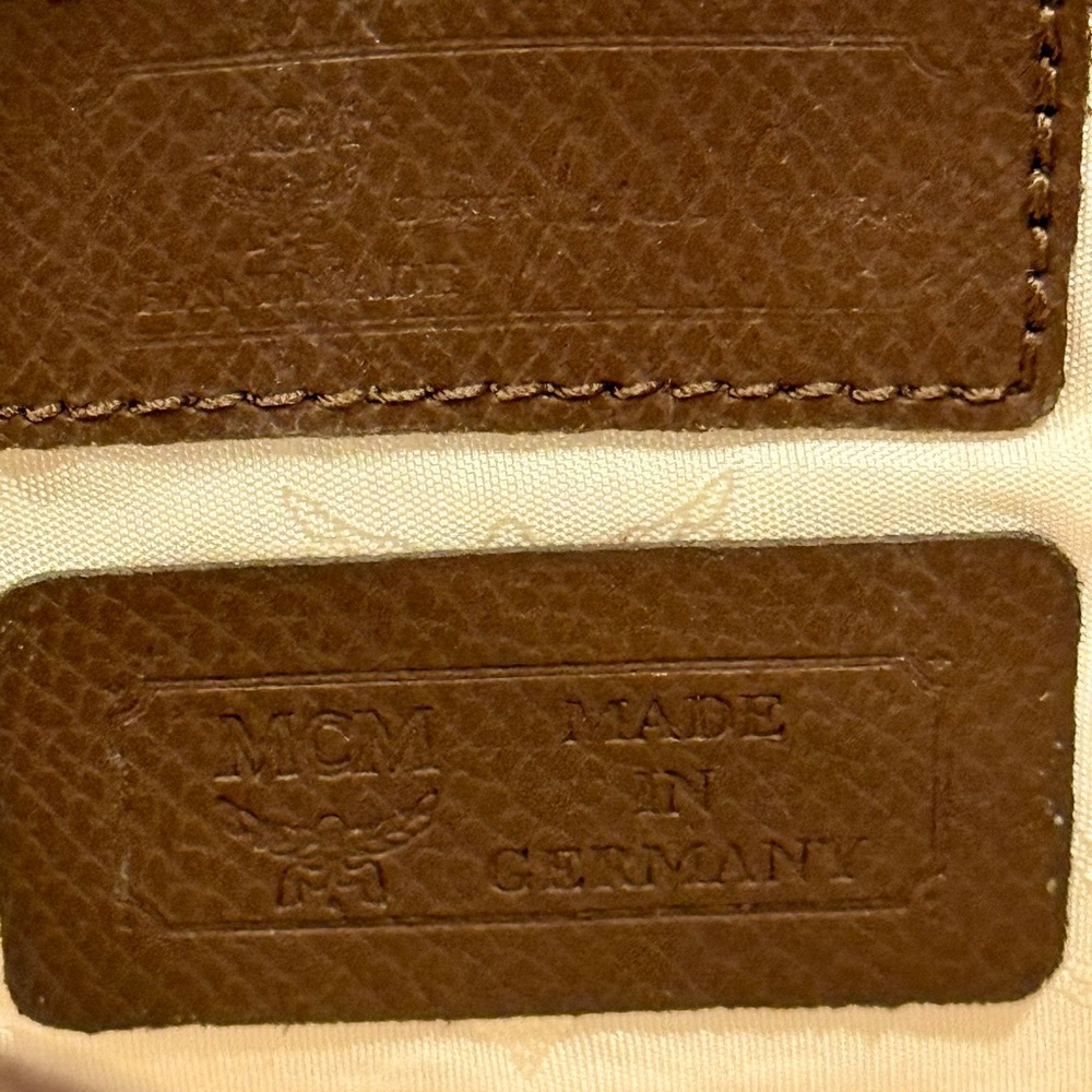 Spectacular Vintage MCM Shoulder Bag In Rich Brown Leather With Gold Hardware - Picture 10 of 12
